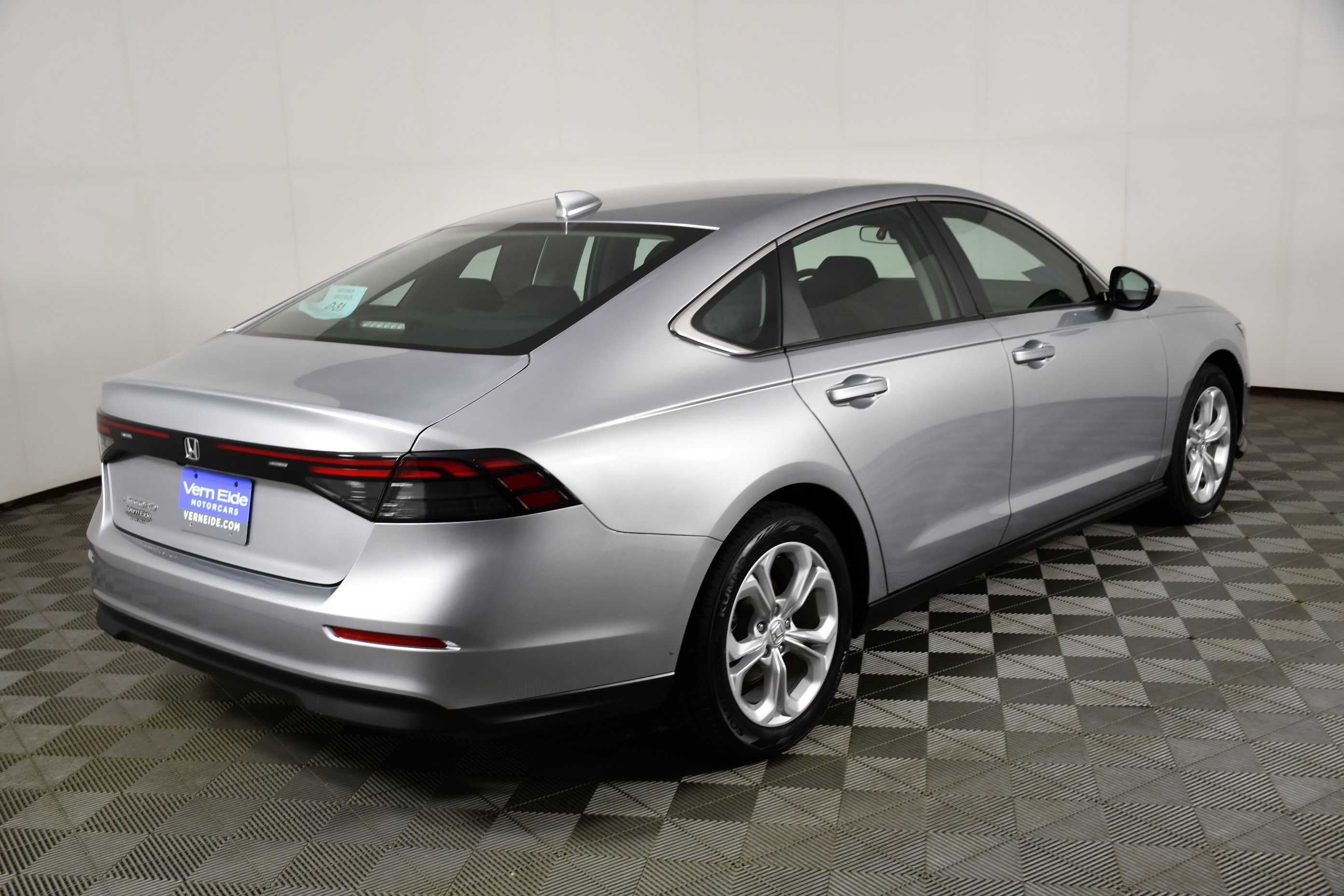 Certified Used 2024 Solar Silver Metallic Honda LX image 6