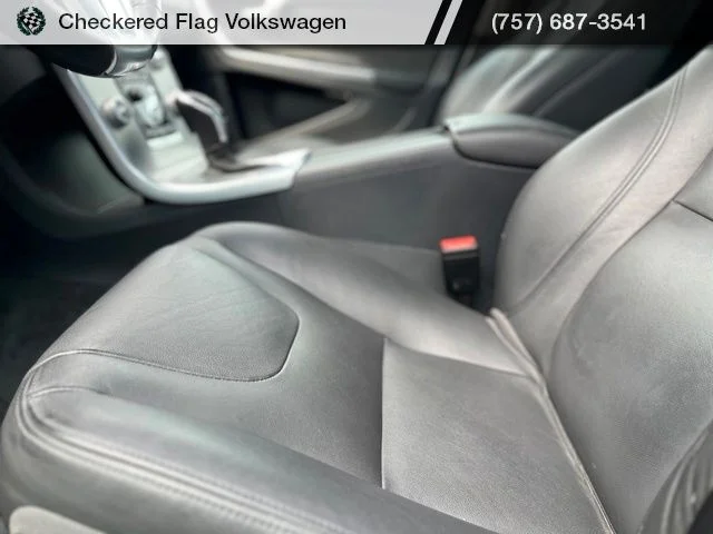 Used 2017 Bright Silver Metallic Volvo T5 image 22