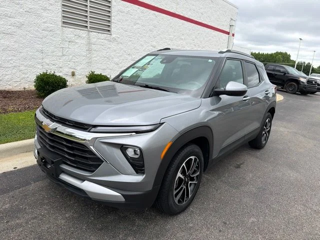 Used 2025 Gray Chevrolet  image 3