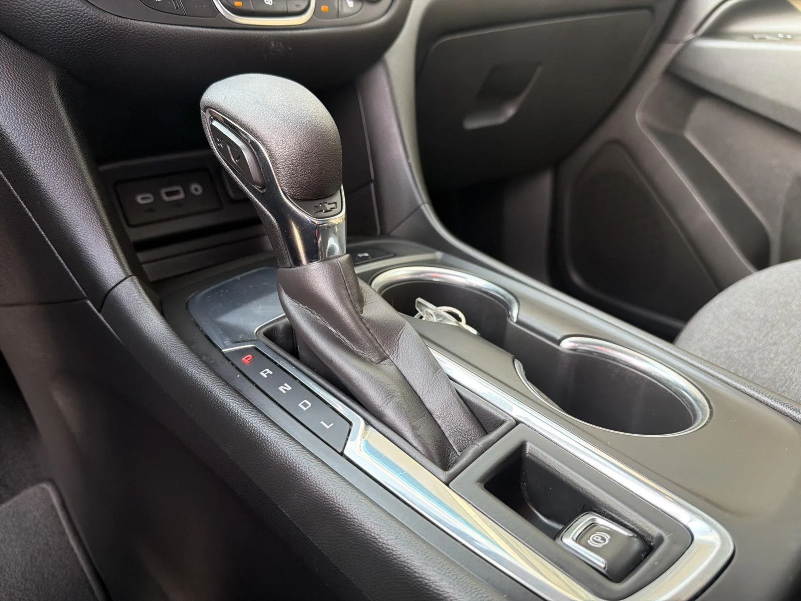 Used 2022 Summit White Chevrolet LT image 29