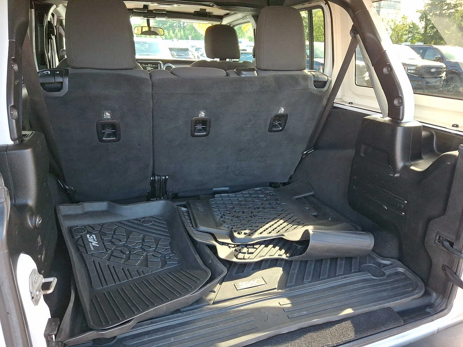 Used 2020 Bright White Clearcoat Jeep Sahara image 29