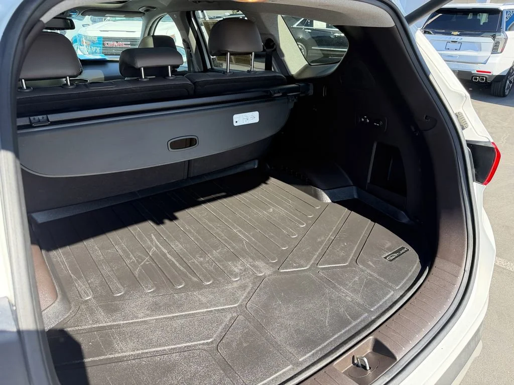 Used 2020 White Hyundai Limited image 24