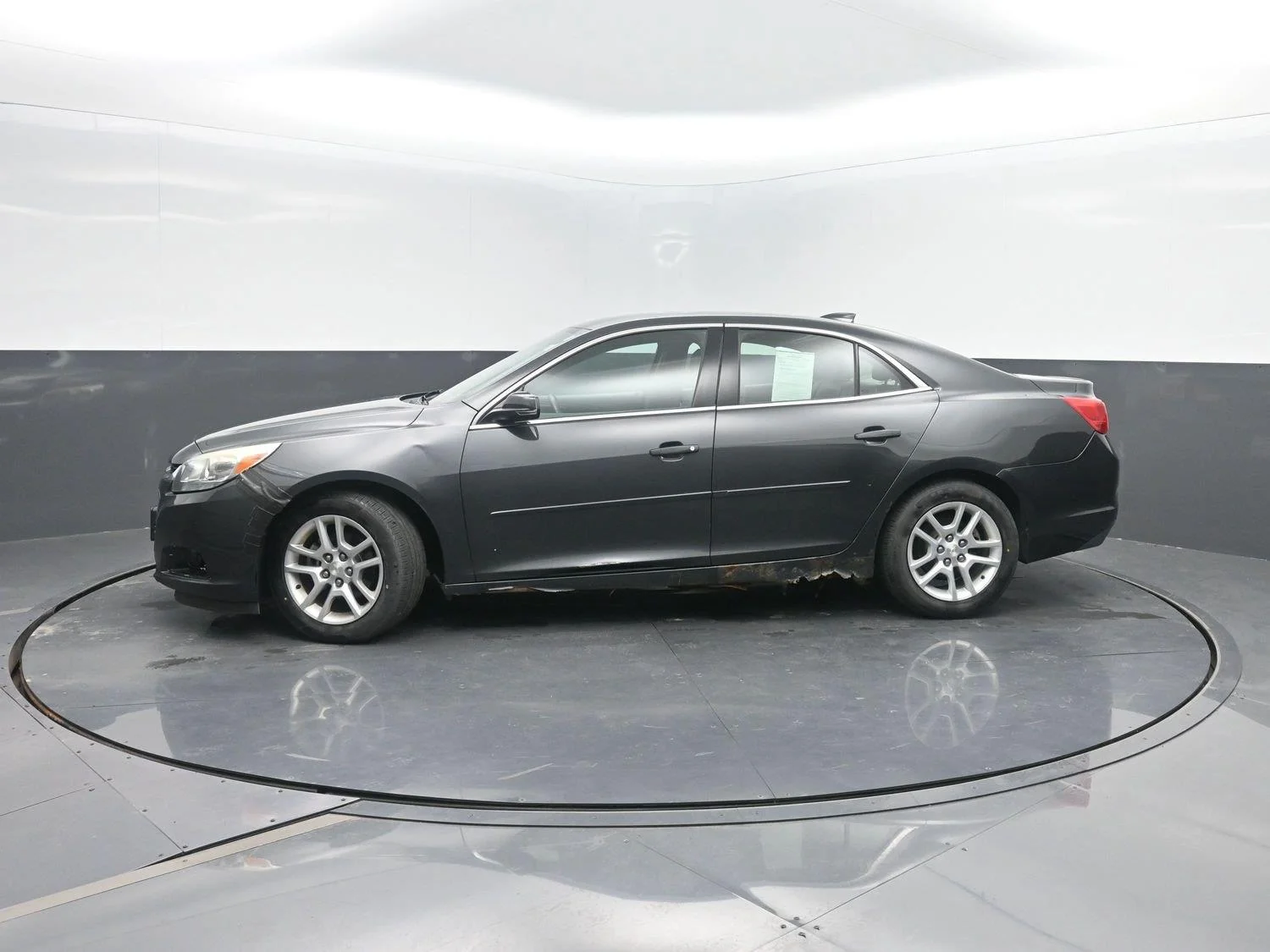 Used 2015 ASHEN GRAY METALLIC Chevrolet LT image 1