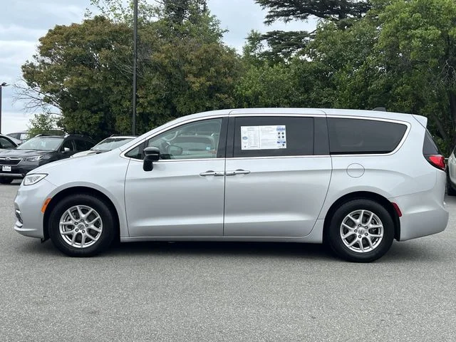 Used 2024 Silver Chrysler Touring L image 10