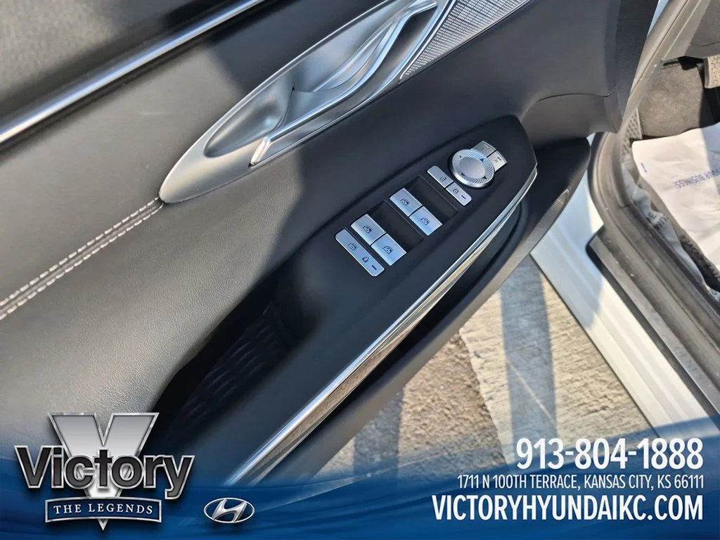 Used 2025 White Genesis 2.5T image 13