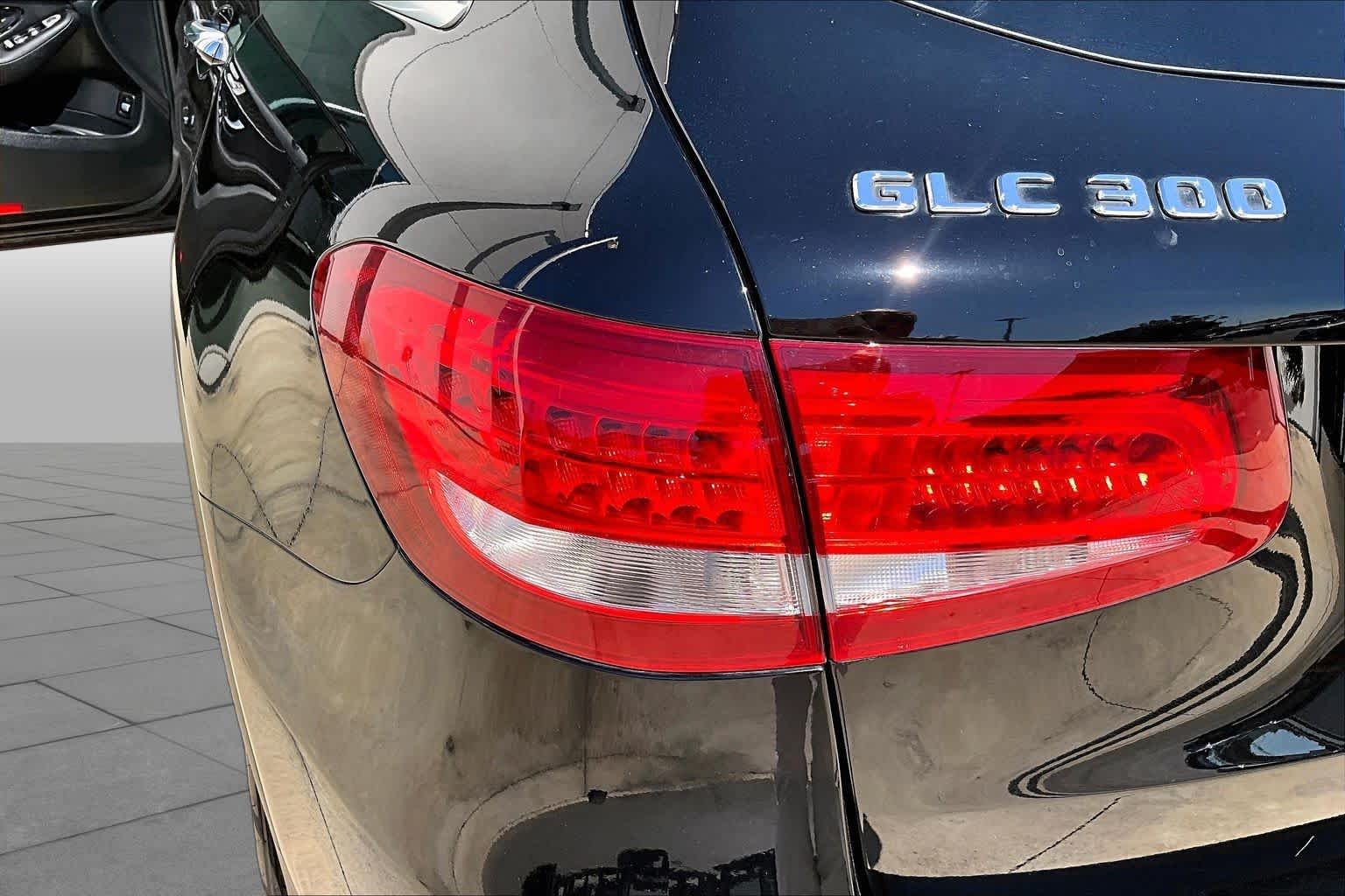 Used 2018 Black Mercedes-Benz GLC 300 image 29