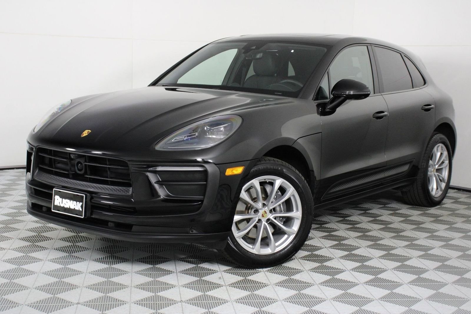 2026 Porsche Macan -'s photo