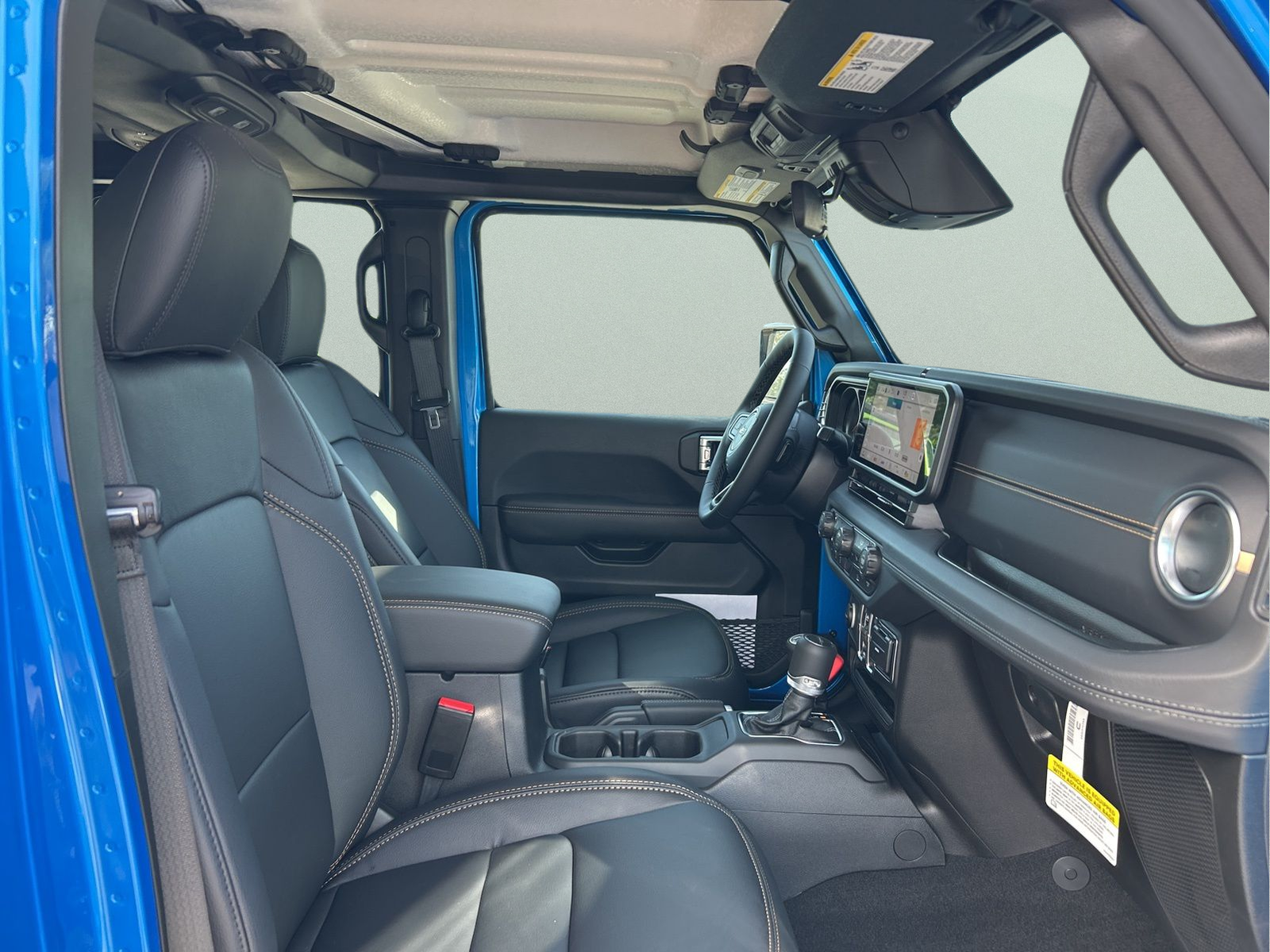 New 2026 Hydro Blue Pearl-Coat Exterior Paint Jeep Sahara image 12