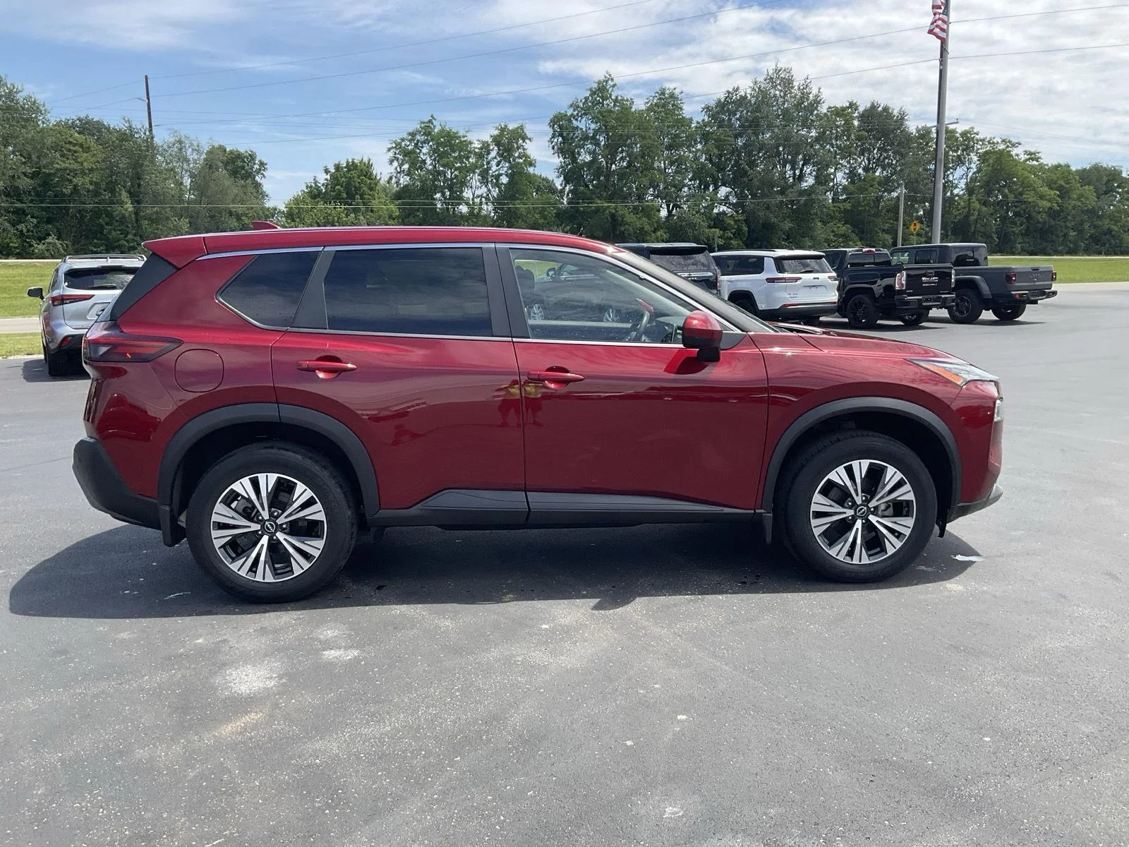 Used 2023 Scarlet Ember Tintcoat Nissan SV image 5
