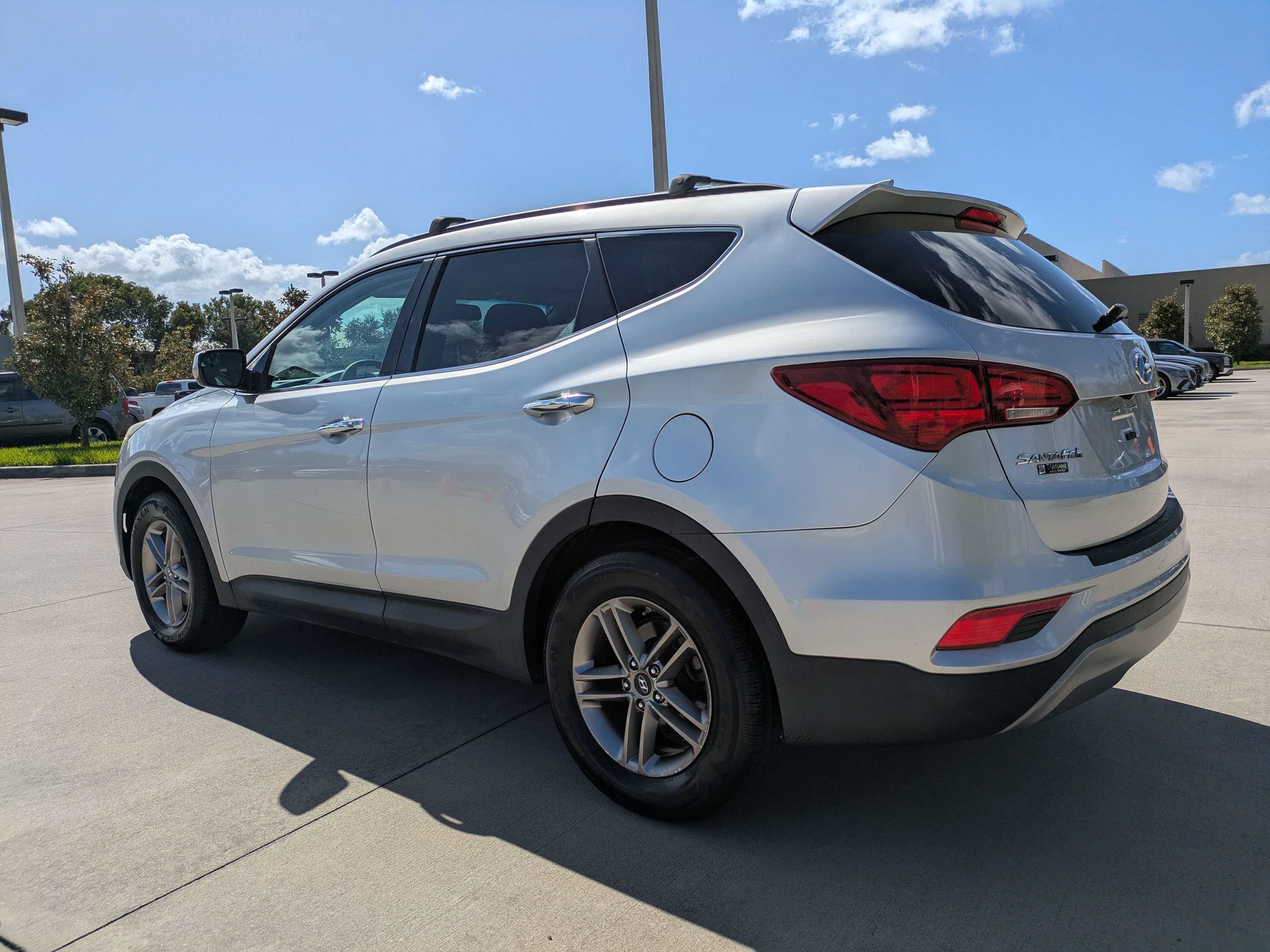 Used 2017 Sparkling Silver Hyundai 2.4L image 4