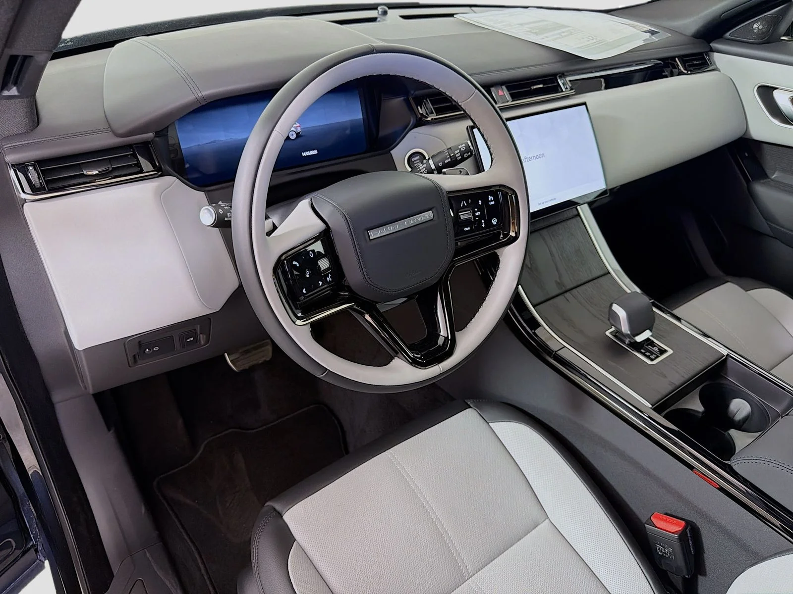 New 2026 Santorini Black Land Rover Dynamic SE image 10
