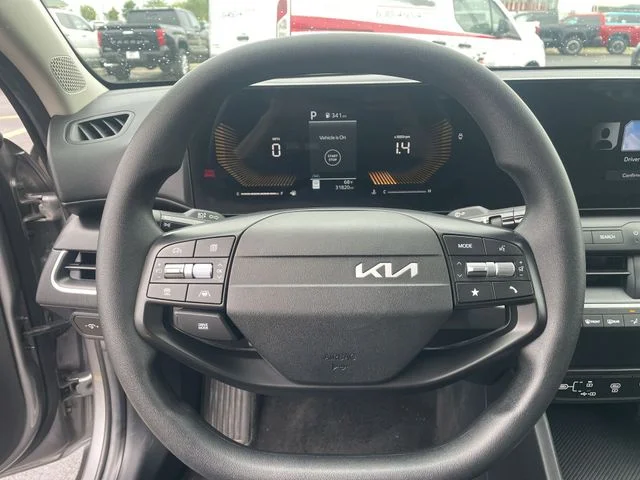 2025 Kia K4 LXS - Photo 17