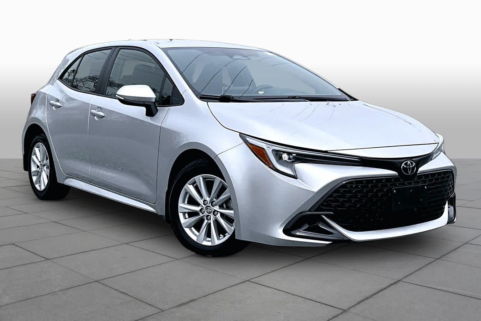 Used 2025 Classic Silver Metallic Toyota SE image 3