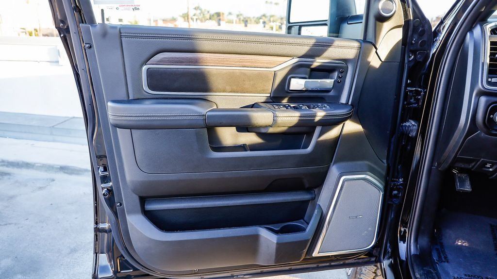 2025 RAM 3500 Laramie - Photo 24