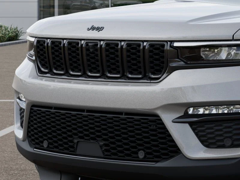 New 2025 Silver Zynith Exterior Paint Jeep Limited image 12