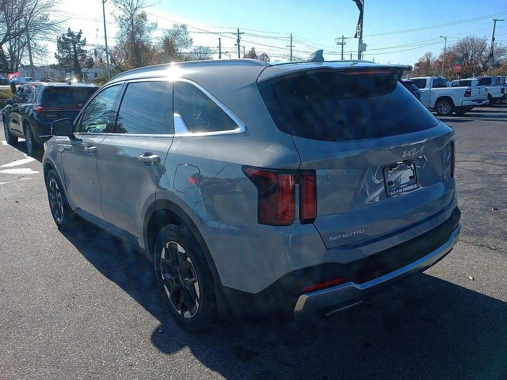 New 2026 Wolf Gray Kia S image 5