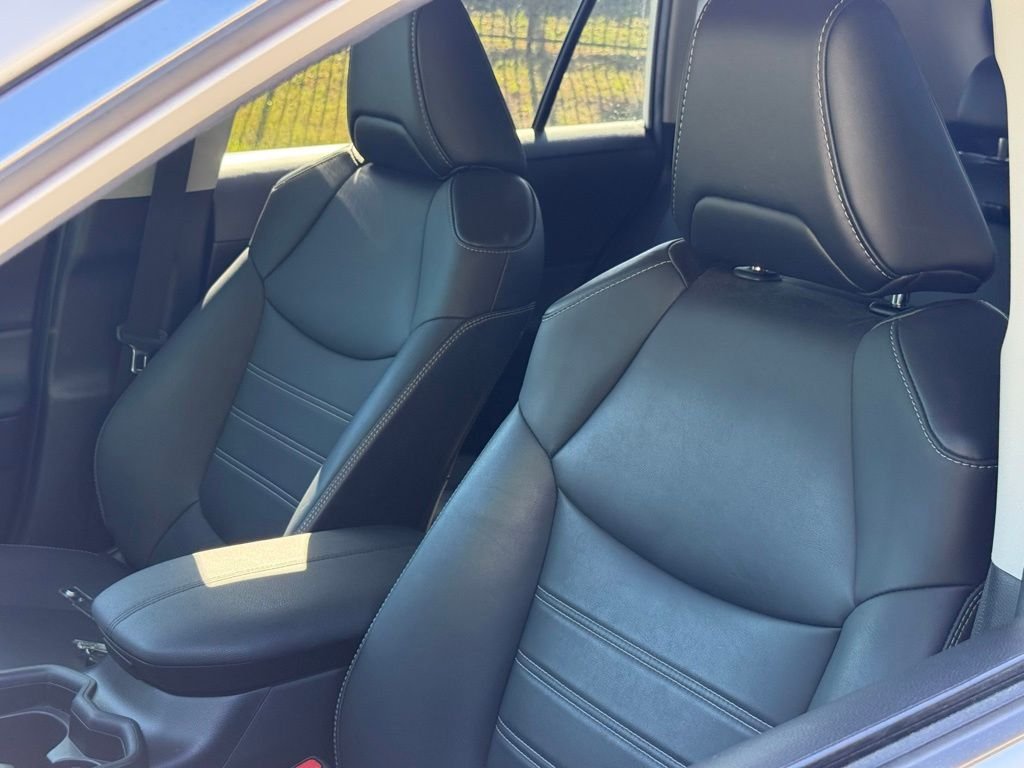 Used 2021 White Toyota XLE Premium image 19