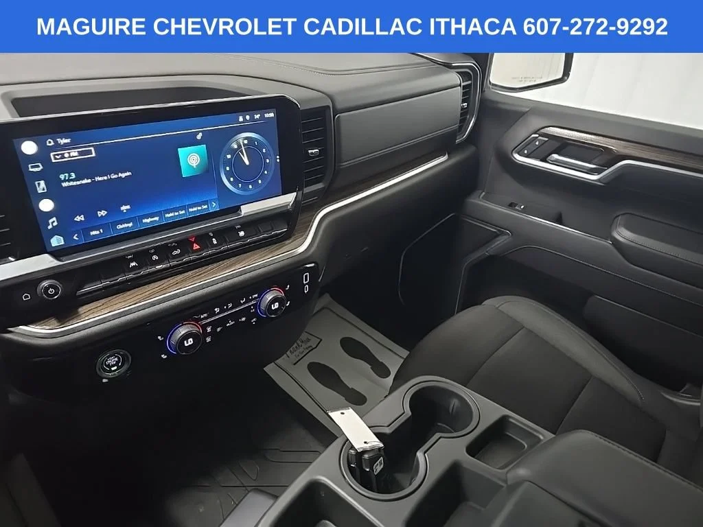 Used 2022 Summit White Chevrolet LT image 25