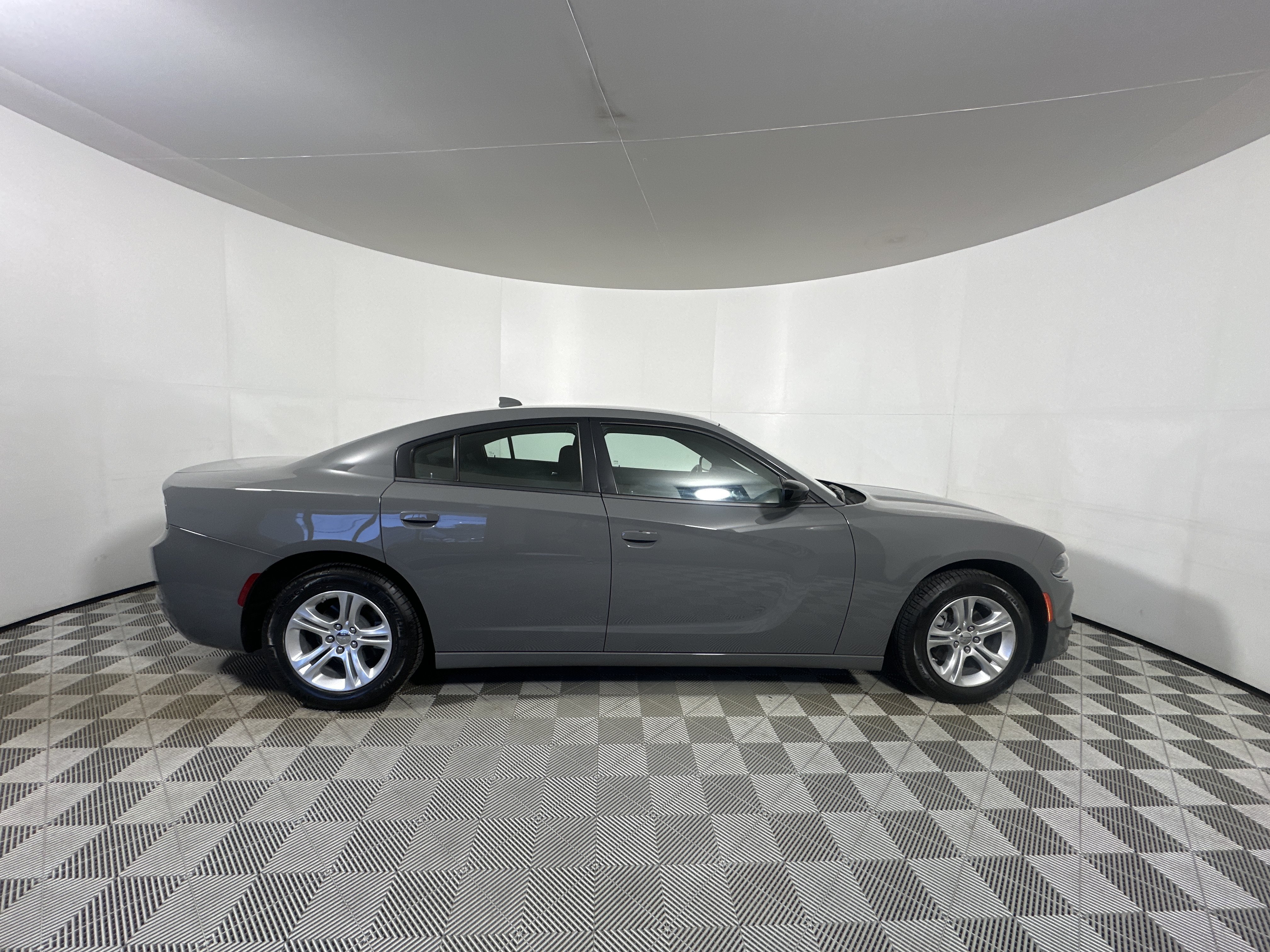 Used 2023 Destroyer Gray Clearcoat Dodge SXT image 8