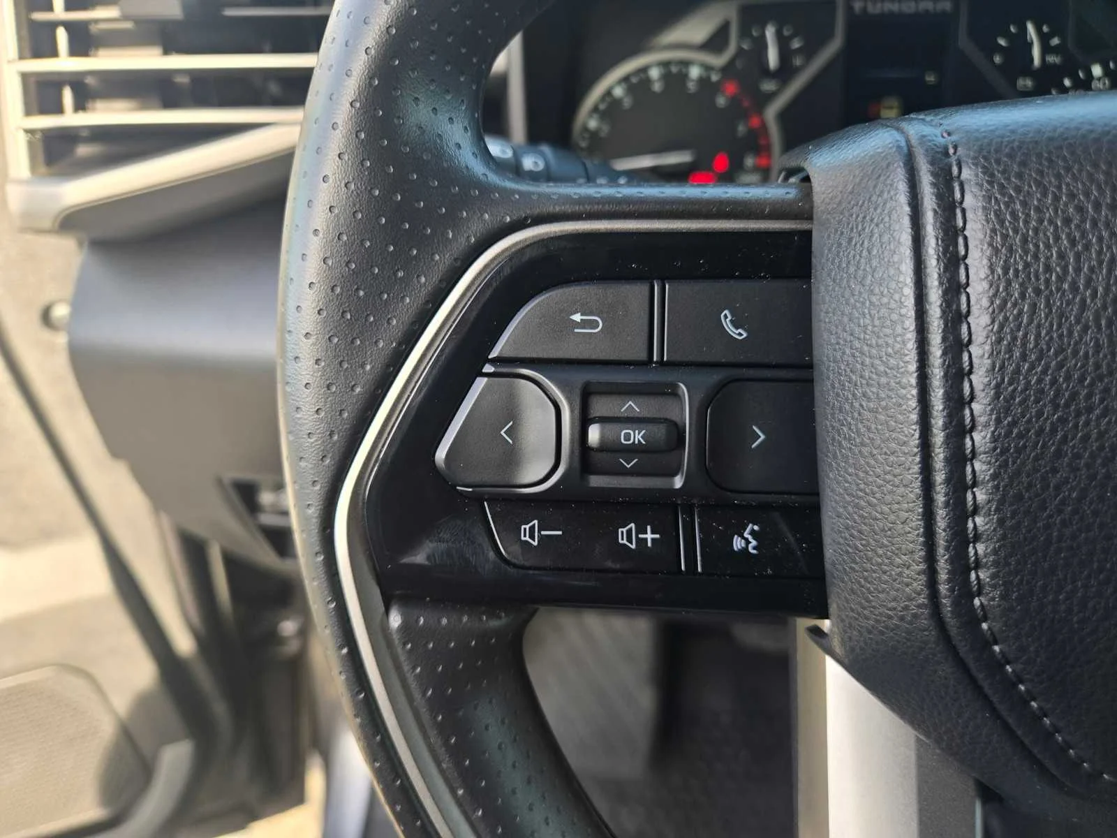 Used 2024  Toyota SR5 image 29