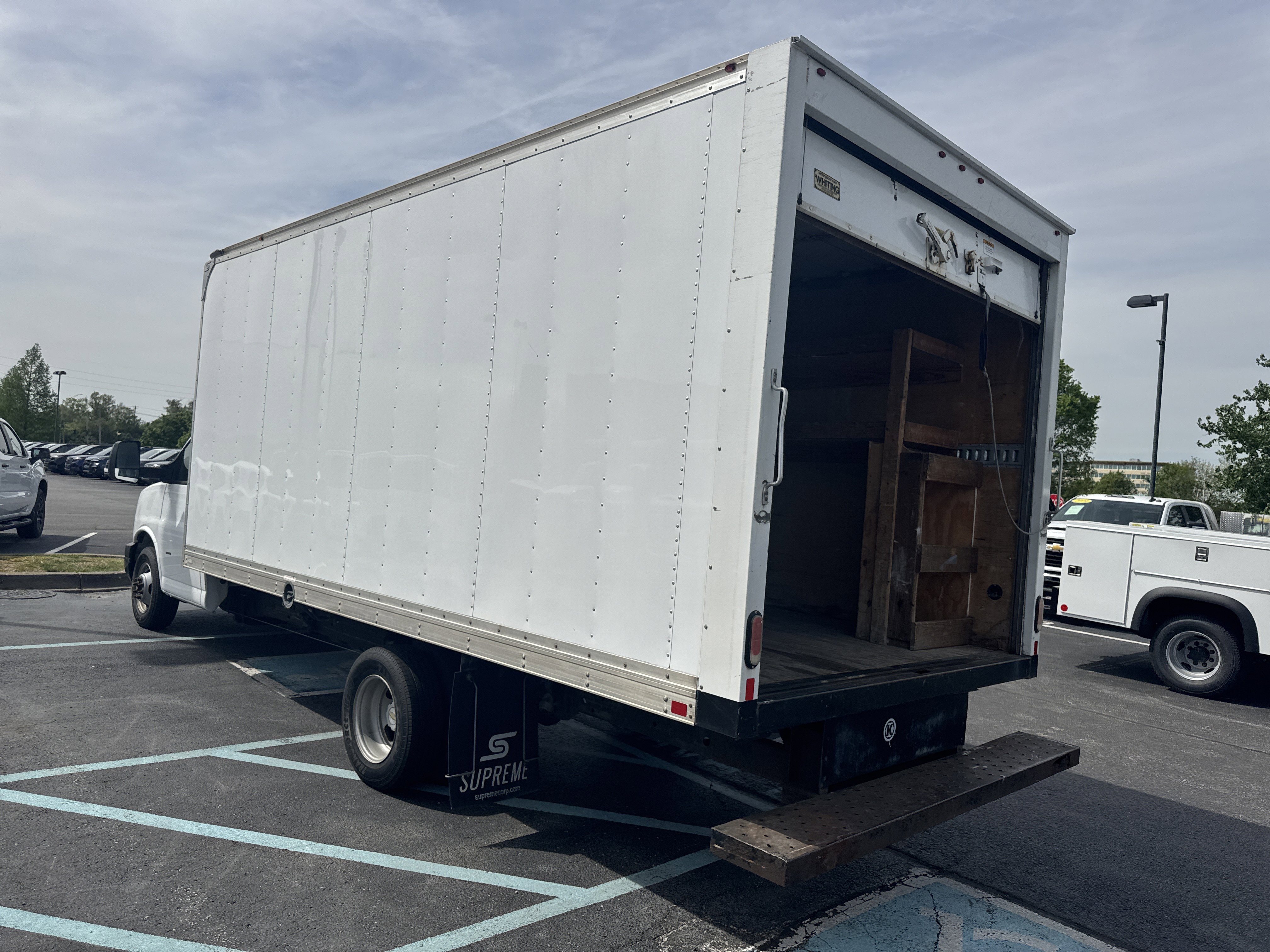Used 2018 Summit White Chevrolet  image 7