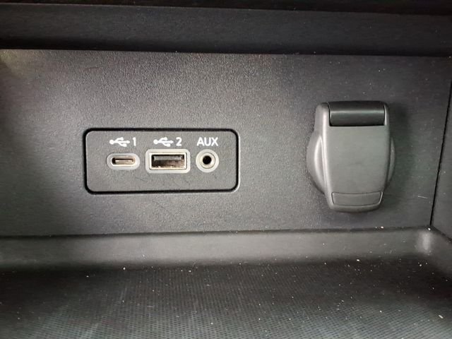Used 2022 Blue Nissan SR image 8