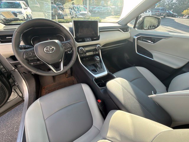 Used 2024 Silver Sky Metallic Toyota XLE Premium image 7