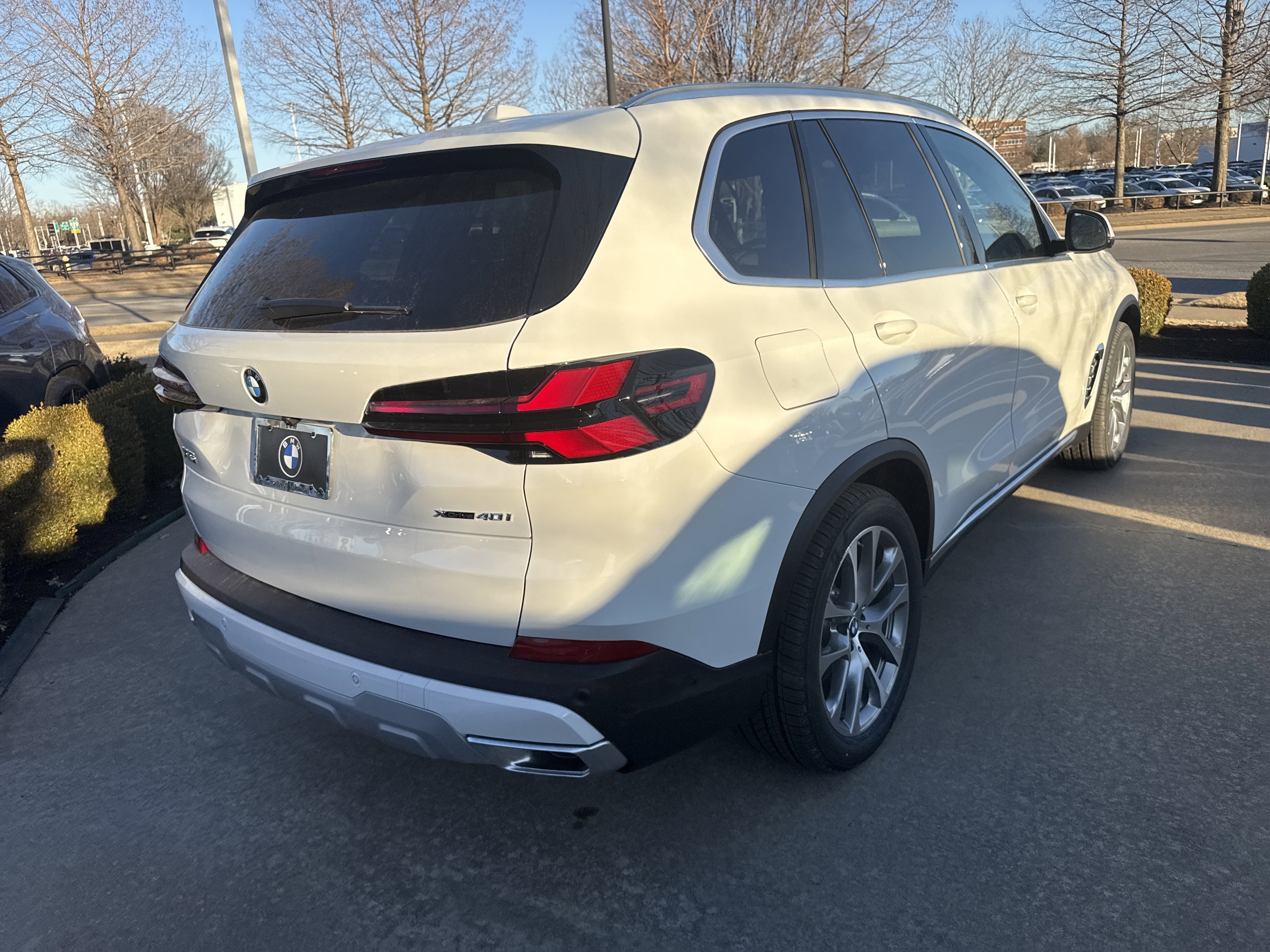 New 2026 0300 Alpine White BMW xDrive40i image 5