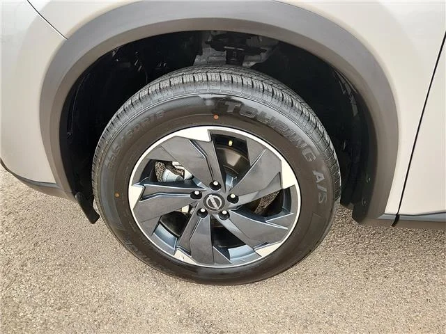 Used 2025 Brilliant Silver Metallic Nissan SV All-Wheel Drive image 9