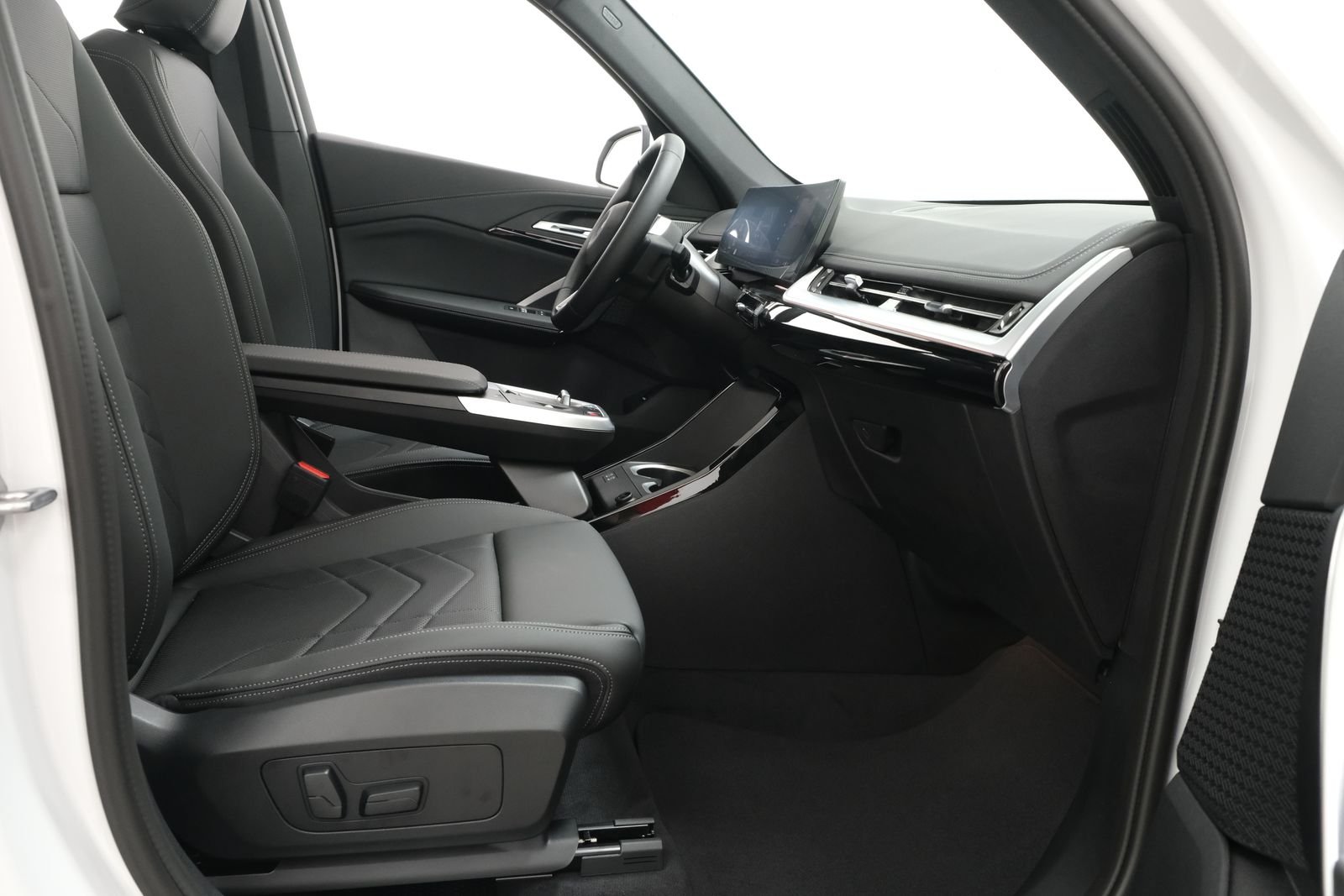 New 2027 Mineral White Metallic BMW xDrive28i image 40