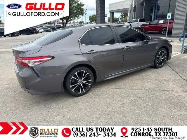 Used 2018 Gray Toyota SE image 7
