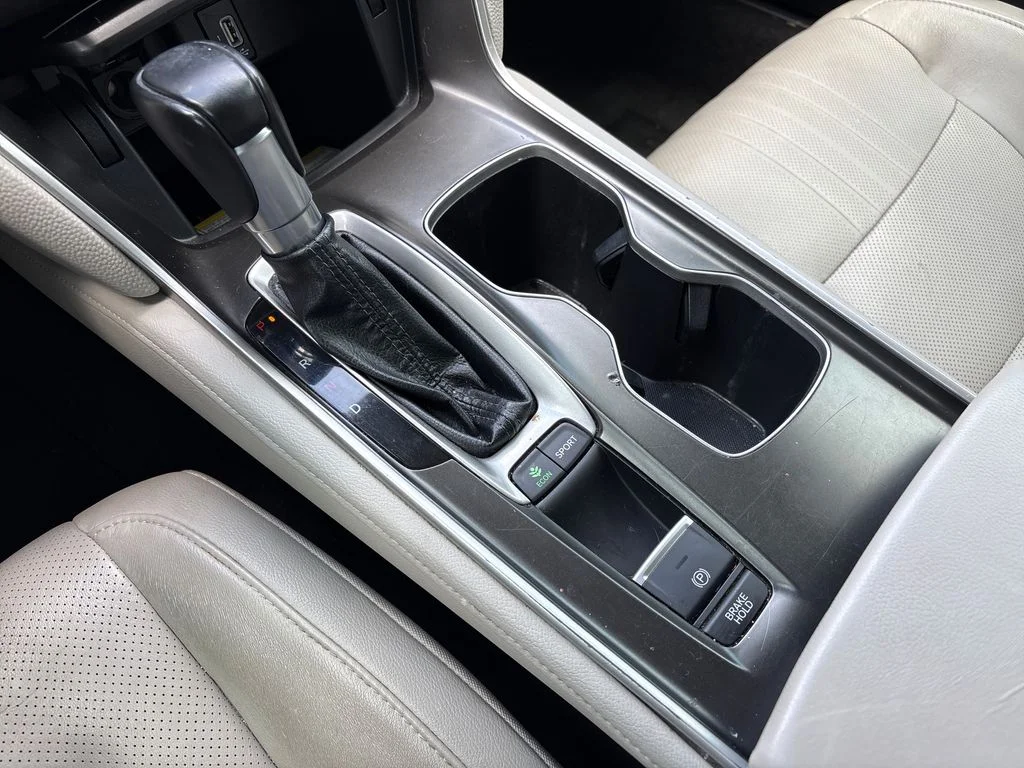 Certified Used 2018 Beige Honda Touring image 27