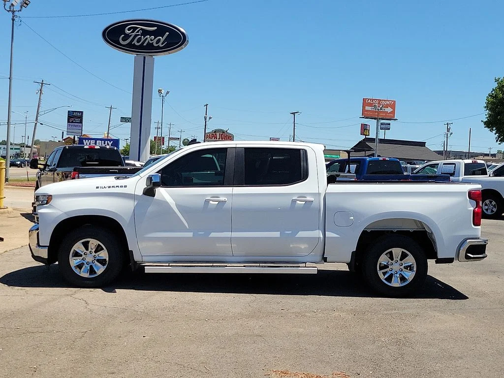 Used 2019 Summit White Chevrolet LT image 3