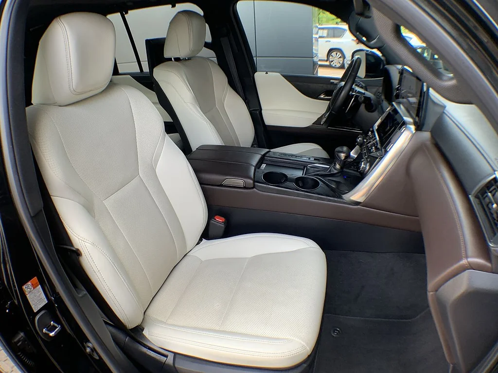 Used 2023 CAVIAR/PEPPER Lexus 600 Luxury image 26