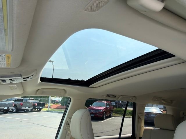 Used 2021 White Lexus 460 image 27