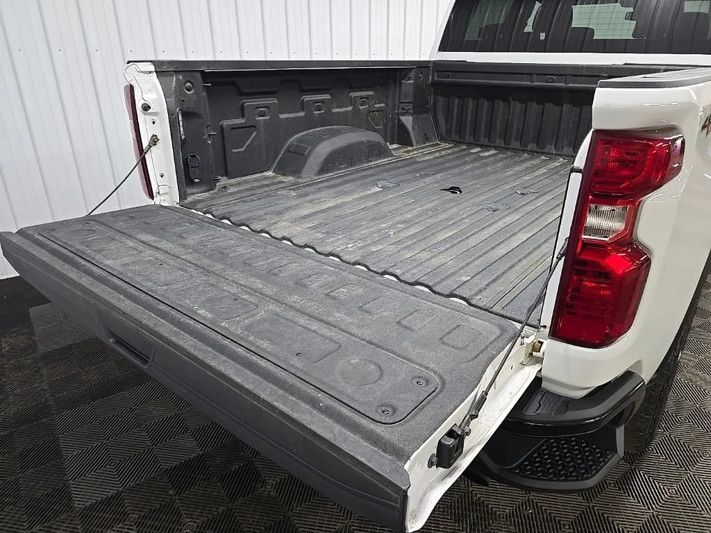 Used 2024 Summit White Chevrolet Custom image 11