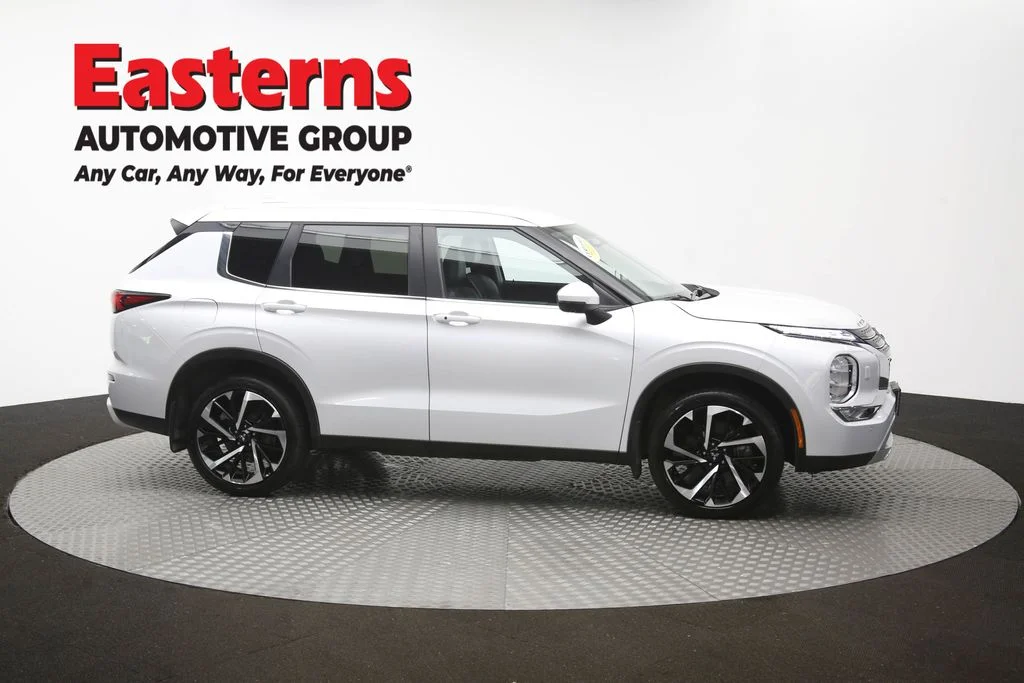 Used 2024 White Mitsubishi SE image 45