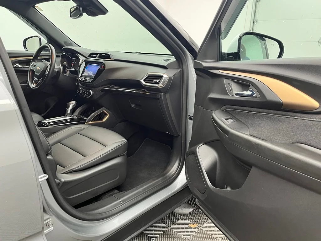 Used 2023 Gray Chevrolet ACTIV image 31