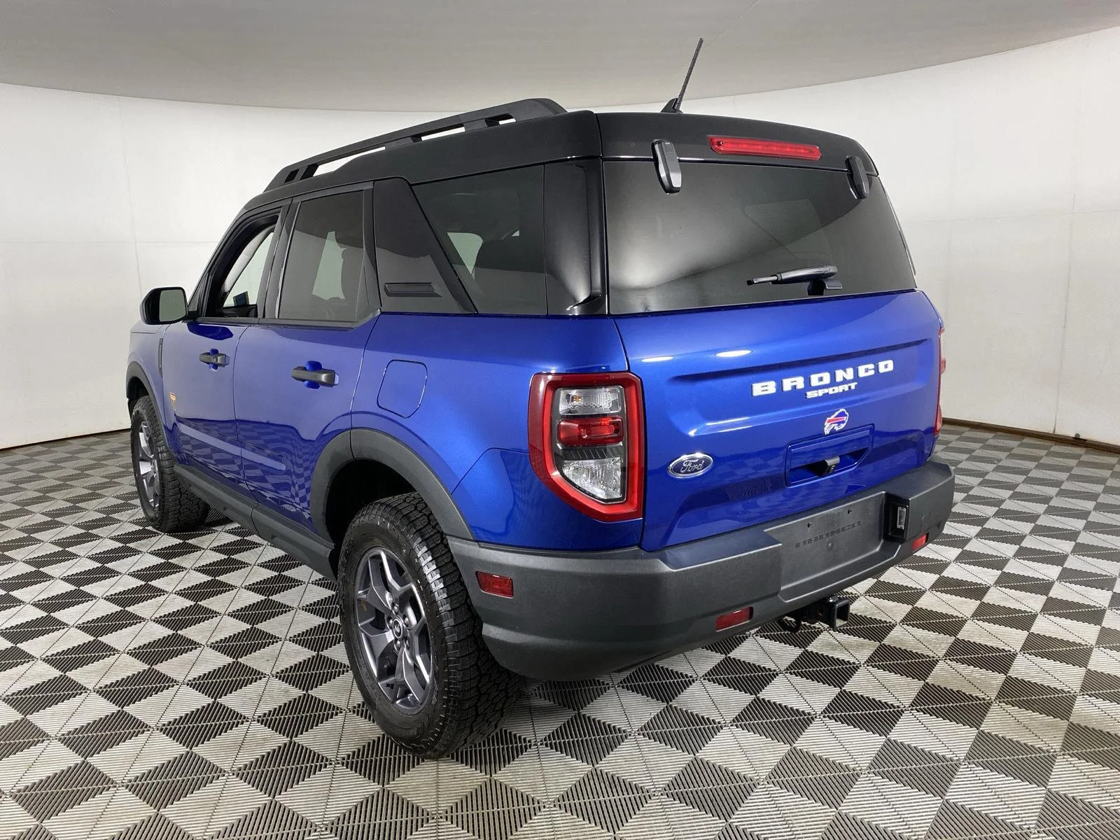 Used 2024 Atlas Blue Ford Badlands image 8