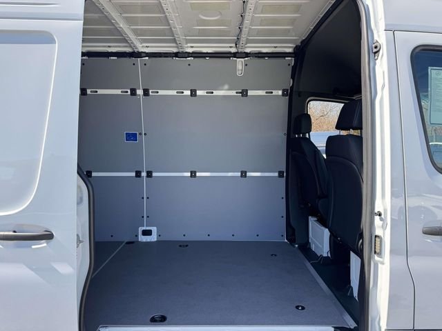 New 2026 Arctic White Mercedes-Benz Cargo 170 WB image 30