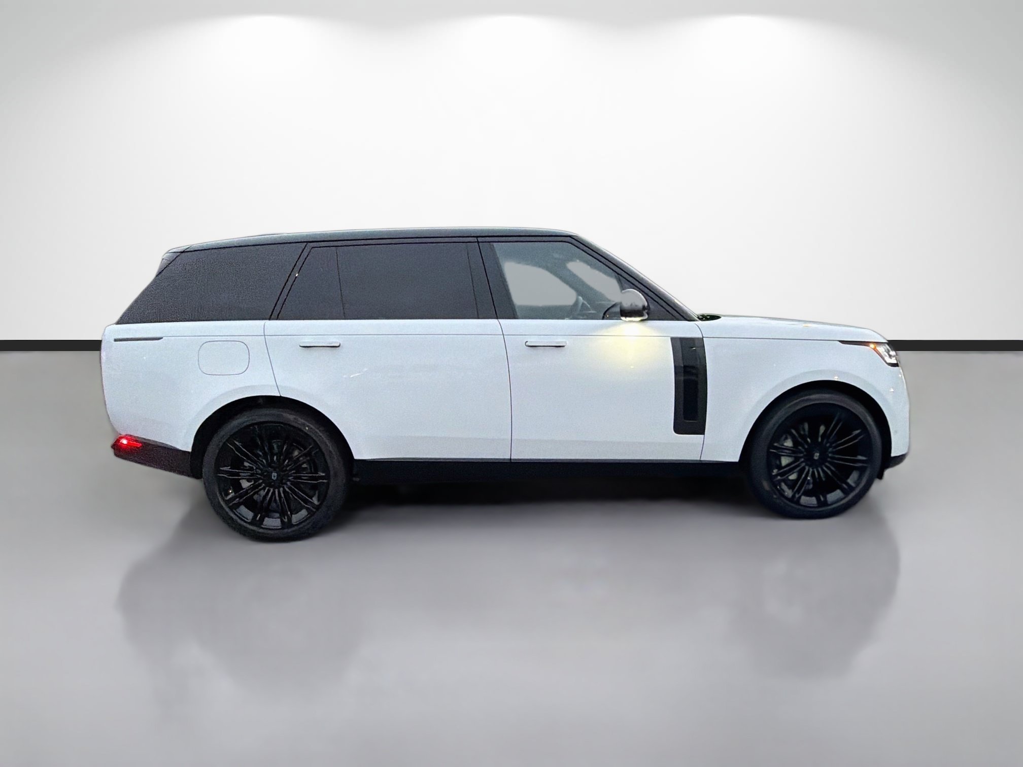 New 2027 Fuji White LAND ROVER  image 6