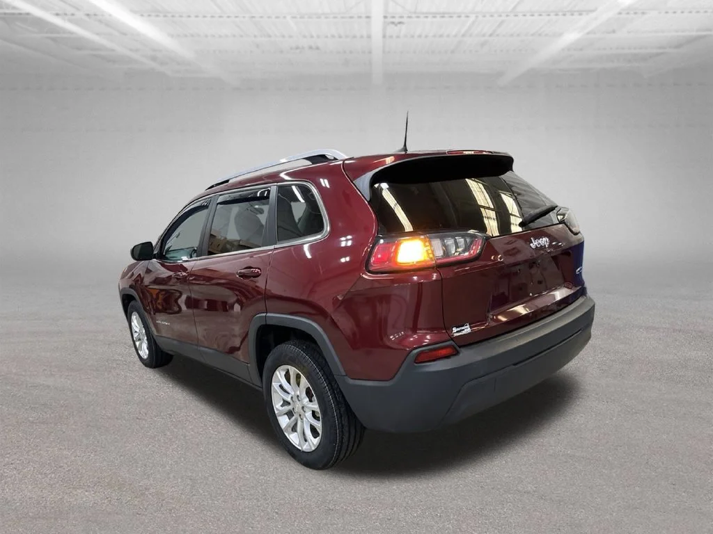 Used 2019 Red Jeep Latitude image 3