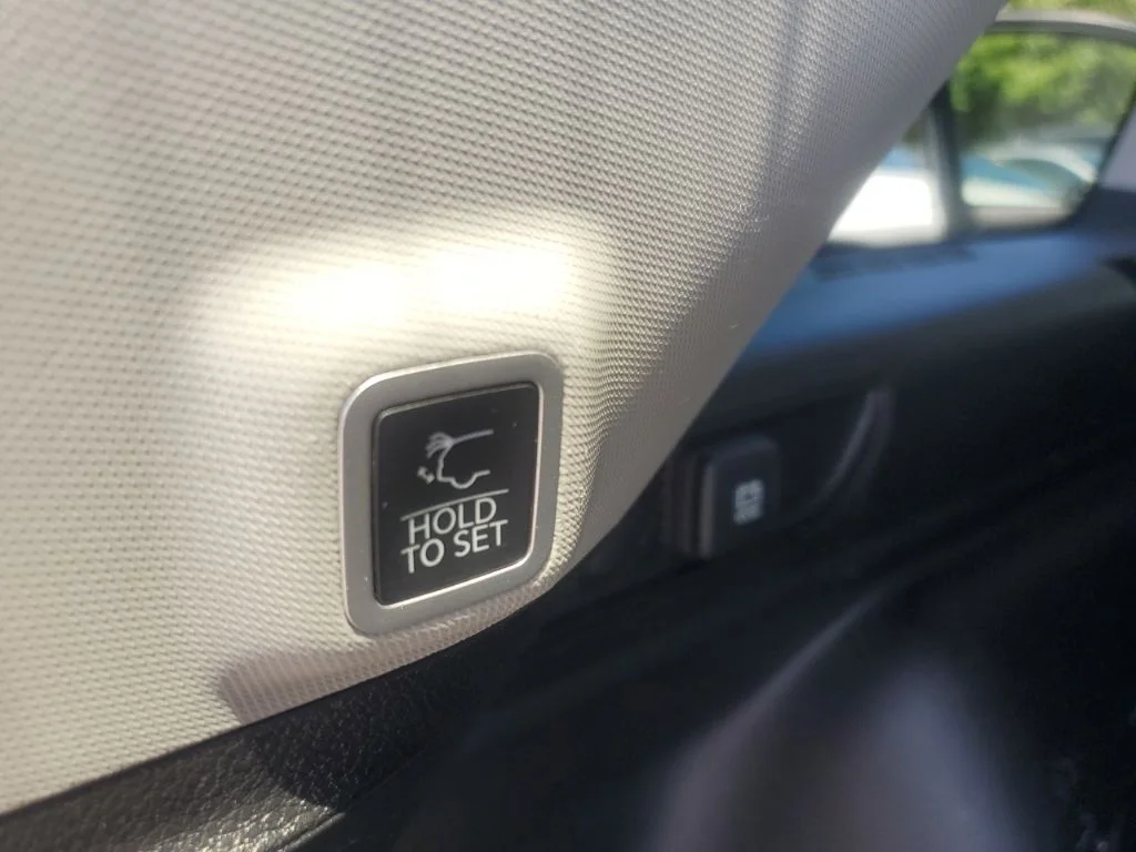 Used 2023 White Jeep Limited image 19