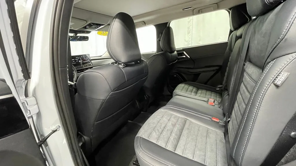 New 2026 White Diamond/Black Roof Mitsubishi TRAIL EDITION S-AWC image 26