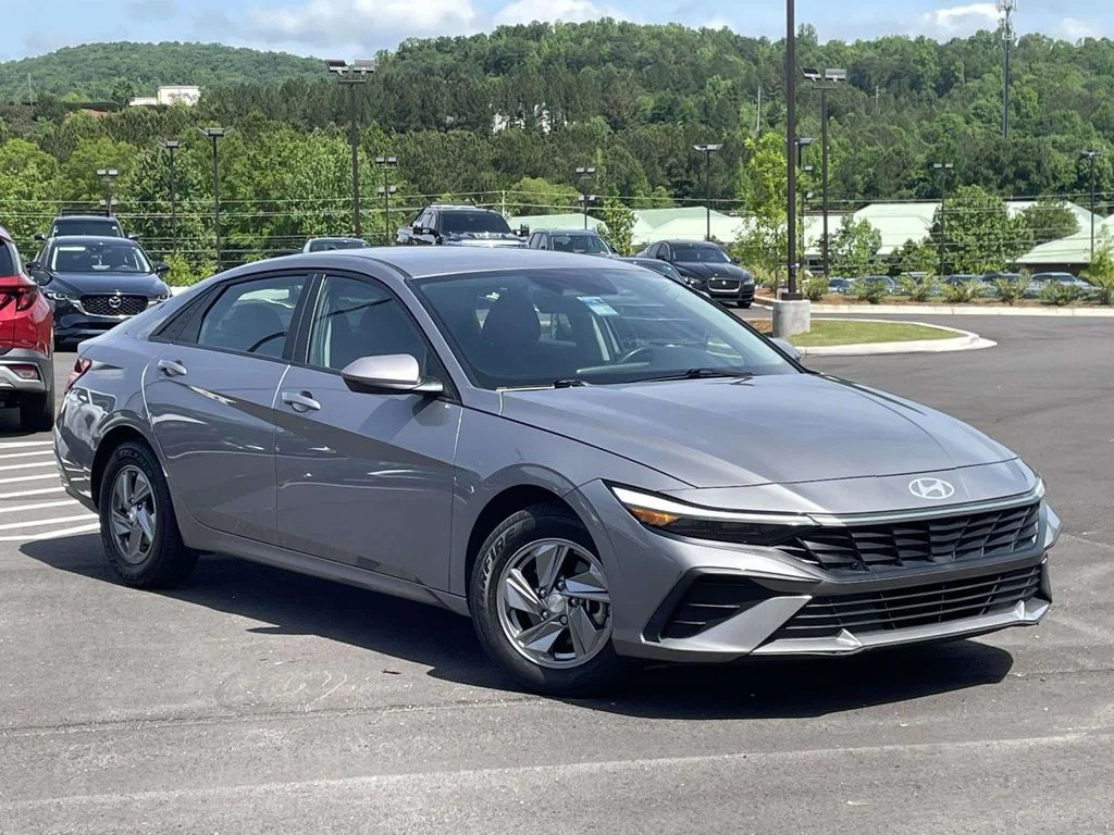 2024 Hyundai Elantra SE