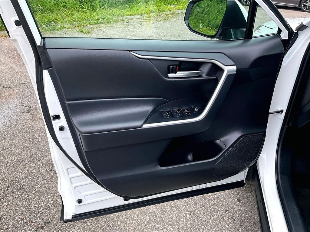 Used 2024 White Toyota XLE image 9