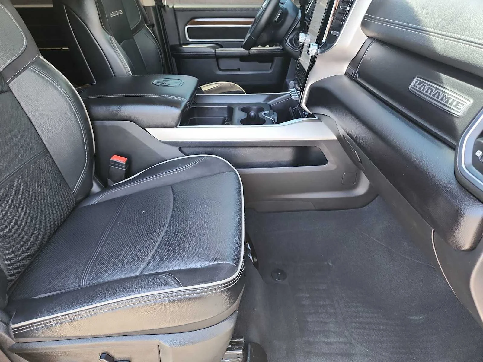 Used 2024 Billet Silver Metallic Clearcoat Ram Laramie image 17