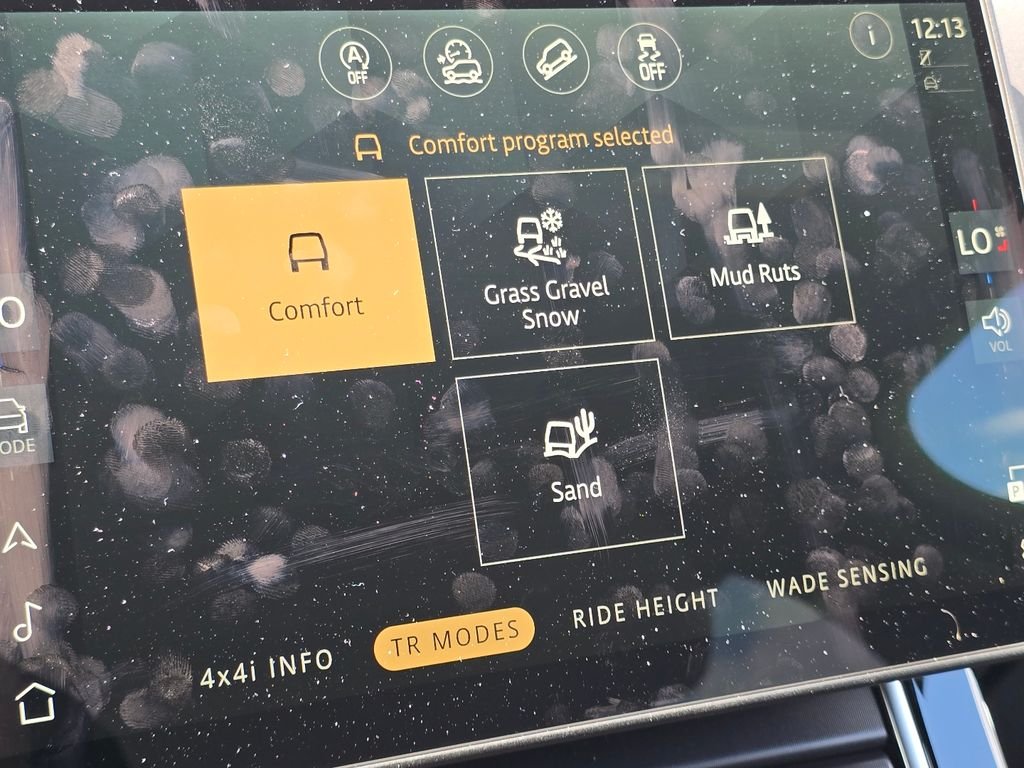 New 2026 Fuji White Land Rover Dynamic se image 23