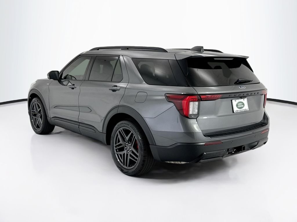 Used 2025 Gray Metallic Ford ST-Line image 7