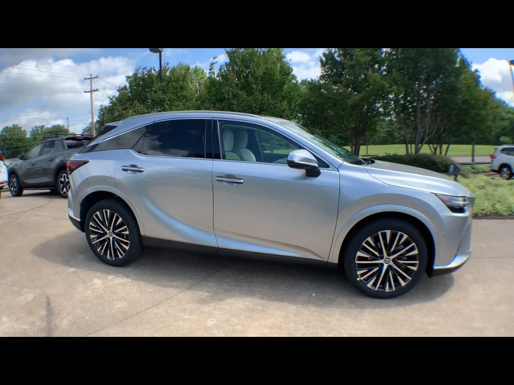Used 2024 Iridium Lexus Premium+ image 9